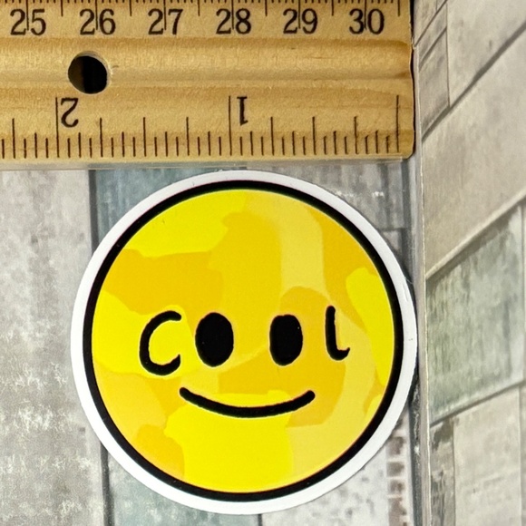 🌀10/$10🌀 Smiley Smile Face Reusable Waterproof Vinyl Sticker Decal - Picture 1 of 1